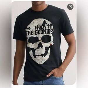BUNDLE: 2PCS of Men’s Large The Goonies Skull Map Graphic Tee